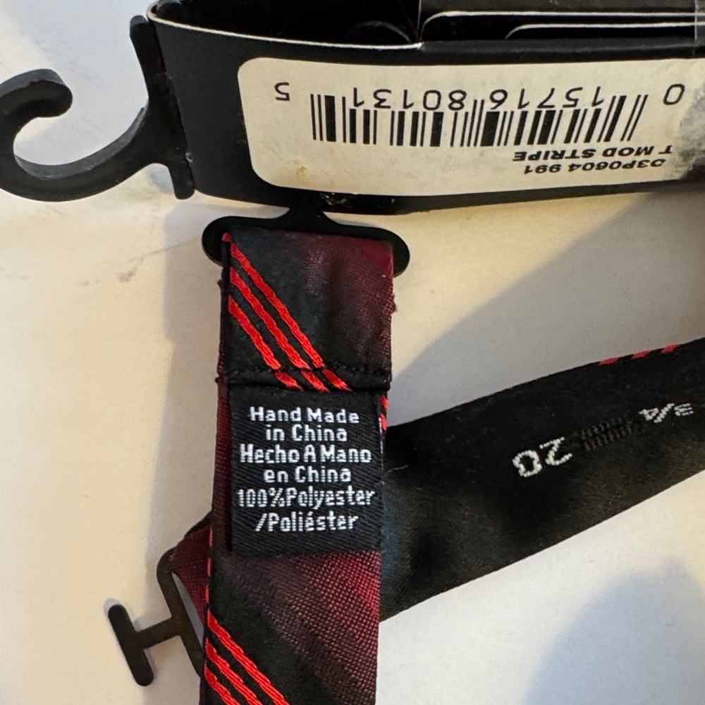Men's Red and Black Striped Pre-Tied Bow Tie - Picture 4 of 4